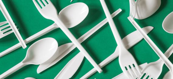 plastic cutlery 