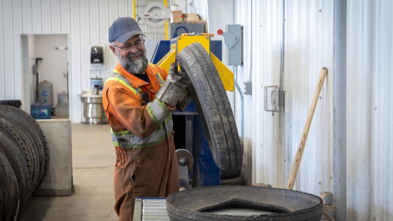 Mechanic fixing tire